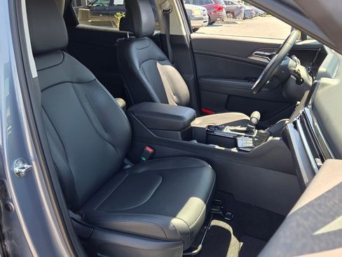 Used 2025 Kia Sportage EX FWD image 16