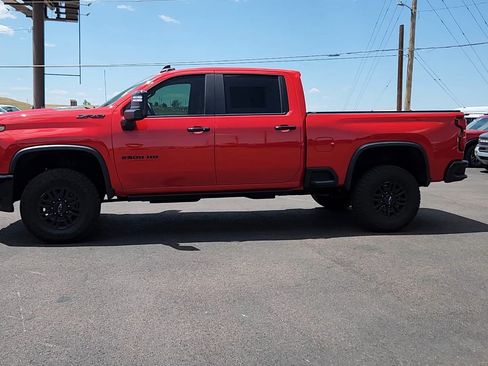 Used 2024 Chevrolet Silverado 2500 ZR2 w/ Technology Package AWD/4WD image 2
