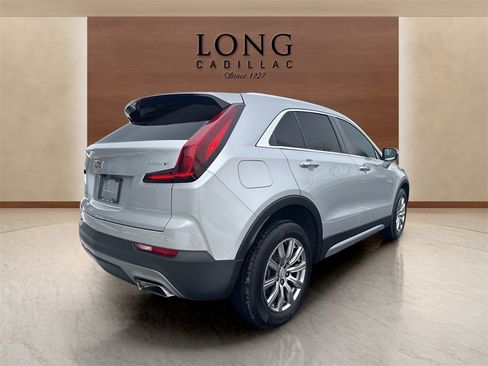 Certified 2022 Cadillac XT4 Premium Luxury w/ Enhanced Visibility Package image 4