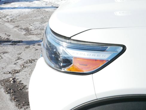 Used 2020 Ford Explorer XLT w/ Equipment Group 202A image 16