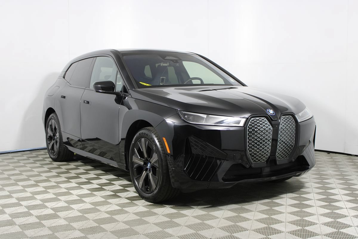 Used 2023 BMW iX xDrive50 w/ Sport Package AWD/4WD image 1