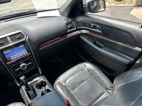 Used 2017 Ford Explorer Platinum AWD/4WD image 35