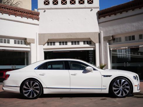 New 2026 Bentley Flying Spur Azure image 5