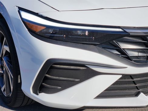 New 2025 Hyundai Elantra SEL image 9