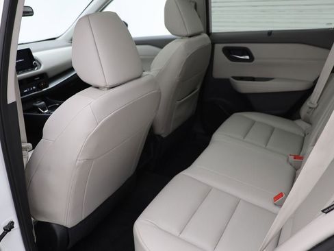 Used 2023 Nissan Rogue SV w/ SV Premium B Package image 11