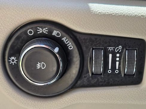 Used 2018 Chrysler Pacifica Limited FWD image 42