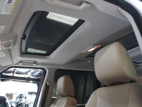 Used 2016 Land Rover LR4 HSE AWD/4WD image 22