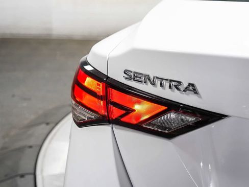 Used 2020 Nissan Sentra SV FWD image 11
