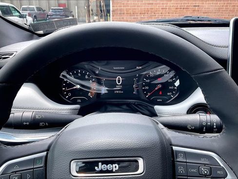 Used 2023 Jeep Compass Limited AWD/4WD image 19