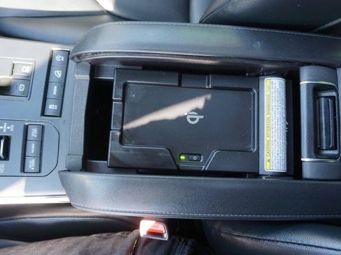 Used 2021 Toyota Highlander XLE AWD/4WD image 30