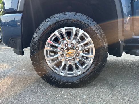 Used 2022 Chevrolet Silverado 3500 High Country w/ Technology Package AWD/4WD image 28