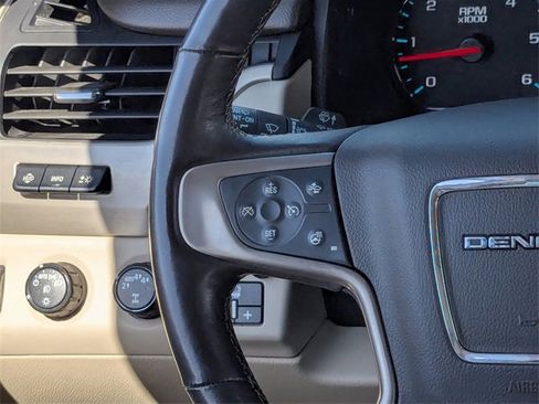 Used 2020 GMC Yukon Denali w/ Denali Premium Package image 19
