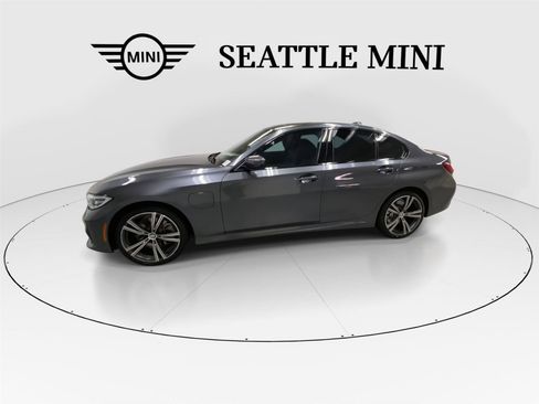 Used 2021 BMW 330e xDrive 330e xDrive w/ M Sport Package image 6