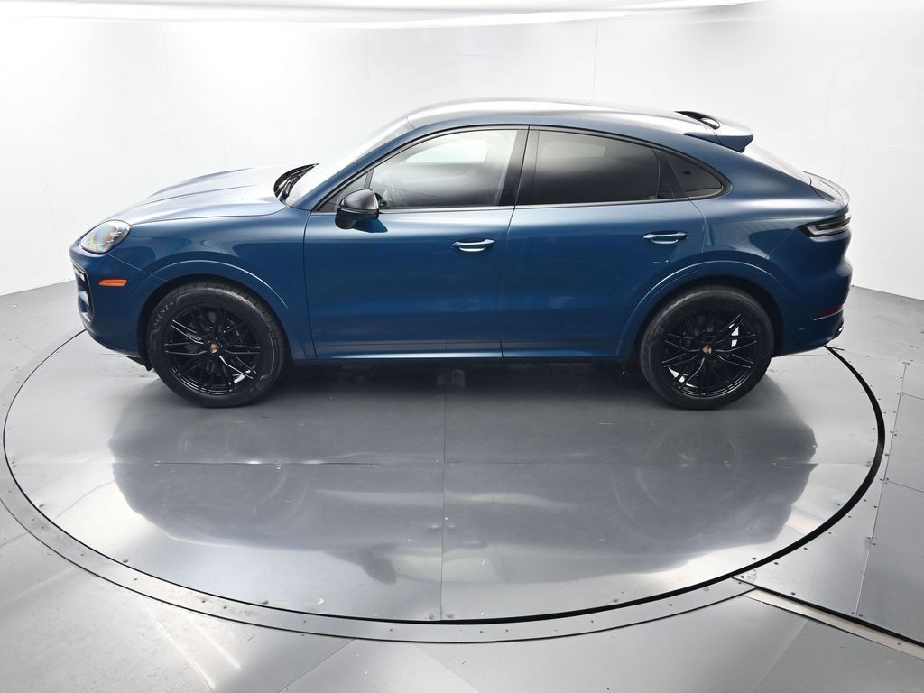 Certified 2025 Porsche Cayenne Coupe AWD/4WD image 32