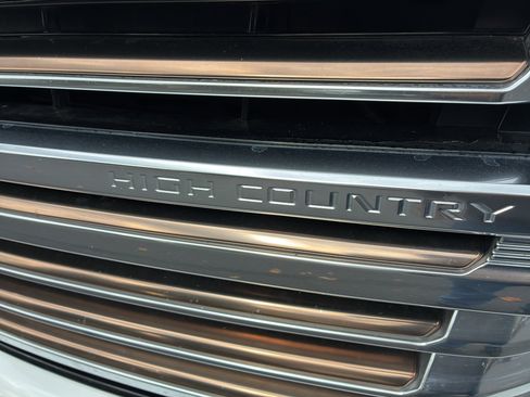 Used 2023 Chevrolet Suburban High Country w/ Advanced Technology Package AWD/4WD image 14