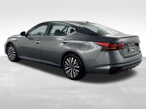 Used 2025 Nissan Altima 2.5 SV FWD image 7