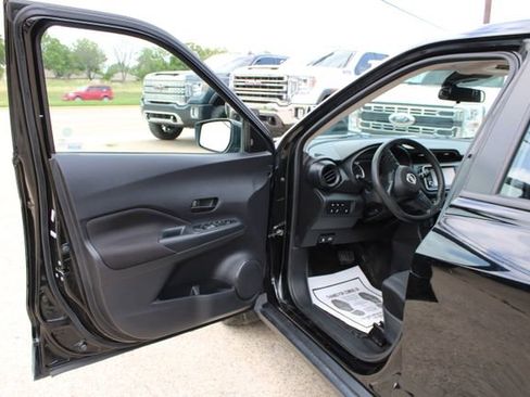Used 2023 Nissan Kicks S FWD image 10