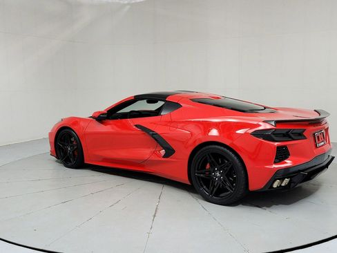 Used 2022 Chevrolet Corvette Stingray Preferred Cpe w/ Body-Color Dual Roof Package RWD image 3