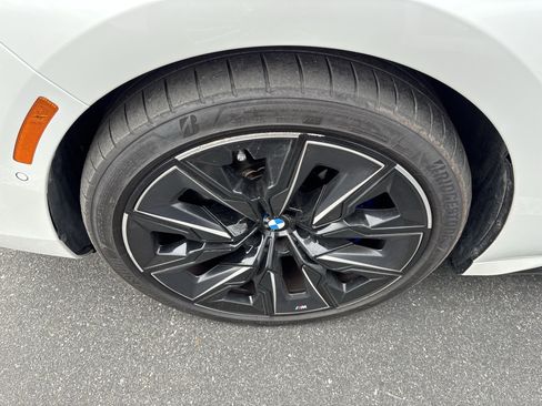 Used 2023 BMW 760i xDrive w/ Executive Package image 34