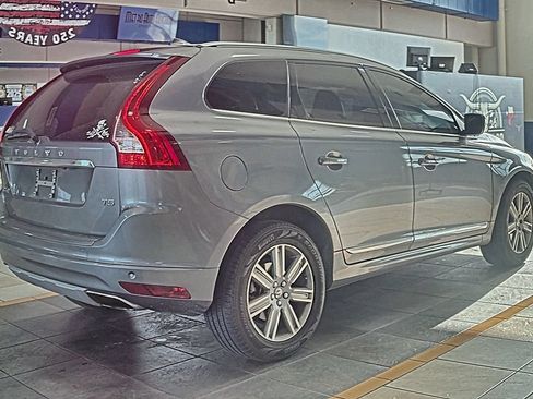 Used 2017 Volvo XC60 T5 Inscription FWD image 3