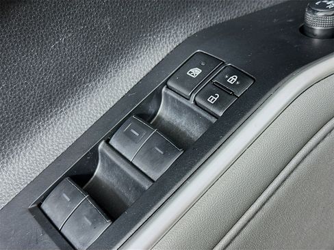 Certified 2023 Toyota Highlander L image 17