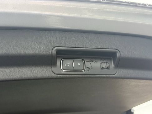 Used 2025 Ford Explorer Active image 7