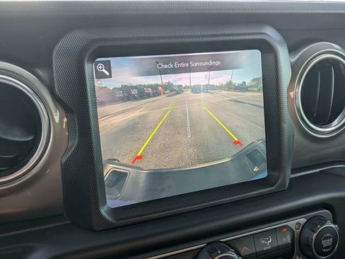 Used 2021 Jeep Gladiator Overland image 23