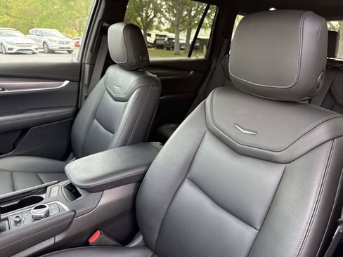 Certified 2023 Cadillac XT6 Luxury FWD image 21