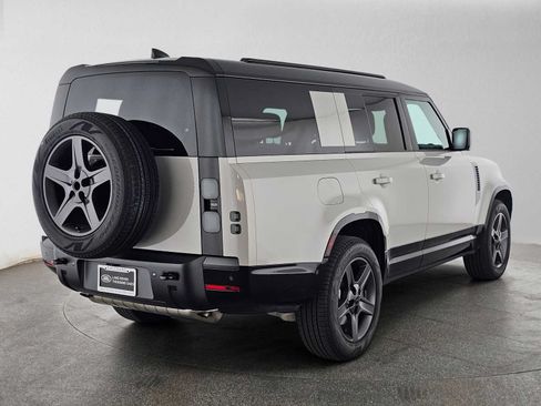 Used 2026 Land Rover Defender 130 X-Dynamic SE AWD/4WD image 5