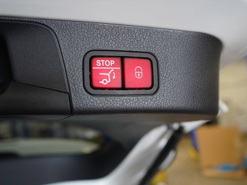 Used 2023 Mercedes-Benz GLB 250 4MATIC image 28