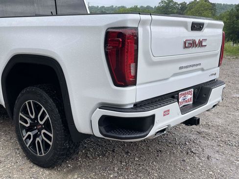 Used 2023 GMC Sierra 1500 AT4 w/ AT4 Premium Package AWD/4WD image 32