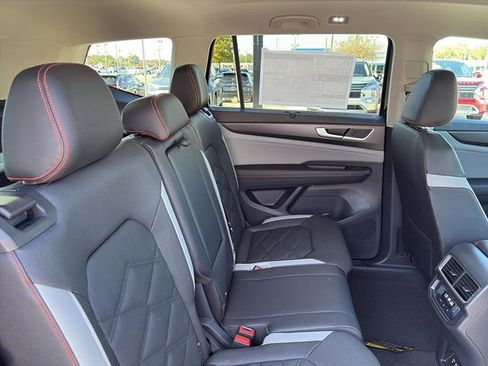 New 2026 Volkswagen Atlas Peak Edition image 10