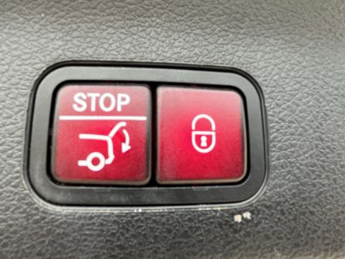 Used 2021 Mercedes-Benz GLS 450 4MATIC image 30