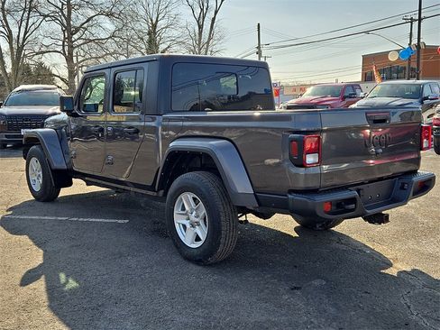 Used 2022 Jeep Gladiator Sport image 4