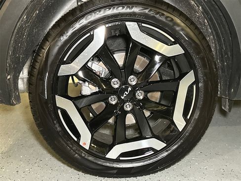 New 2025 Kia Telluride S image 8