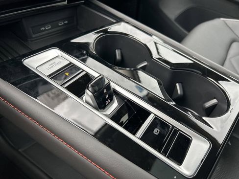 Used 2025 Volkswagen Atlas Peak Edition SE image 31