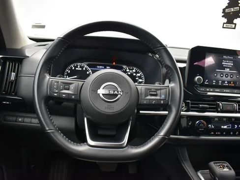 Used 2024 Nissan Pathfinder SV image 20