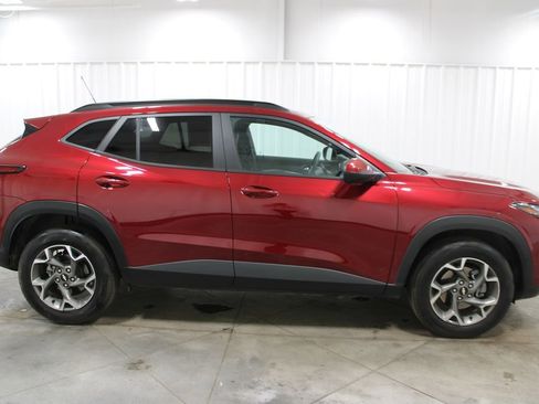 Used 2025 Chevrolet Trax LT image 11