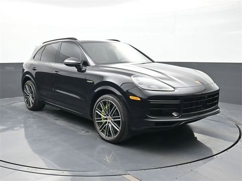 Used 2022 Porsche Cayenne Turbo S image 25