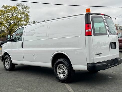Used 2016 Chevrolet Express 2500 RWD image 6