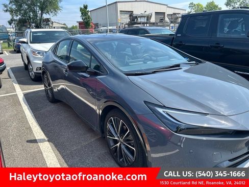 Used 2023 Toyota Prius XLE FWD image 1