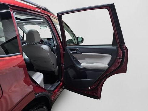 Used 2015 Subaru Forester 2.5i Premium AWD/4WD image 31