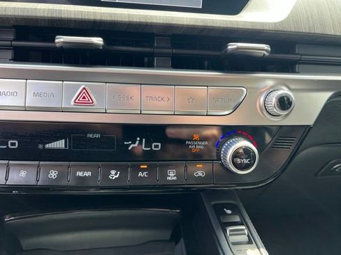 Certified 2024 Kia Telluride EX w/ EX Captain's Chair Package AWD/4WD image 23