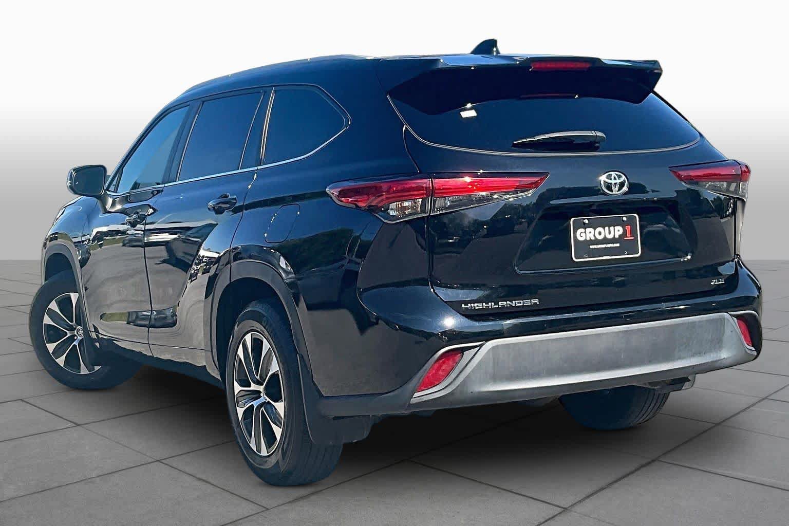 Used 2023 Toyota Highlander XLE FWD image 12