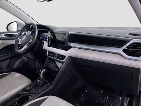 Certified 2025 Volkswagen Taos SE AWD/4WD image 29
