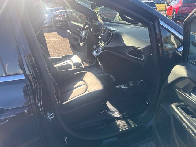 Used 2025 Chrysler Pacifica Select FWD image 36