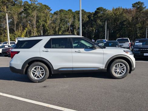 New 2025 Ford Explorer Active w/ Active Comfort Package image 3