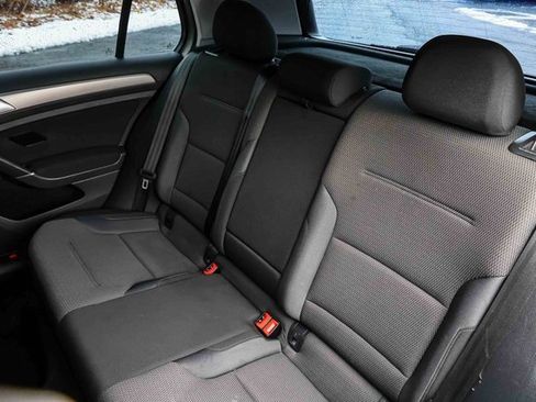 Used 2016 Volkswagen Golf SE image 20