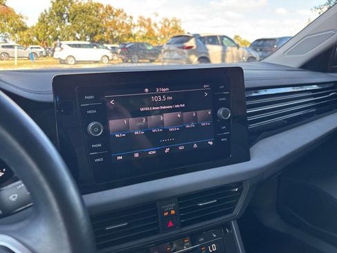 Used 2025 Volkswagen Jetta SE image 20