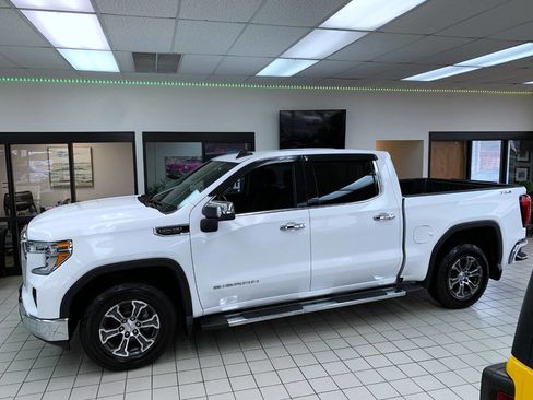 Used 2019 GMC Sierra 1500 SLE image 2